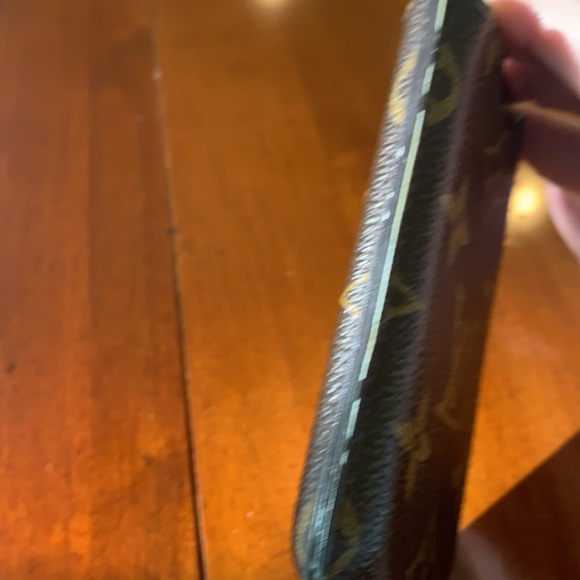 Authentic Louis Vuitton iPhone 5 hard case with original pouch and box and tags - Picture 7 of 12